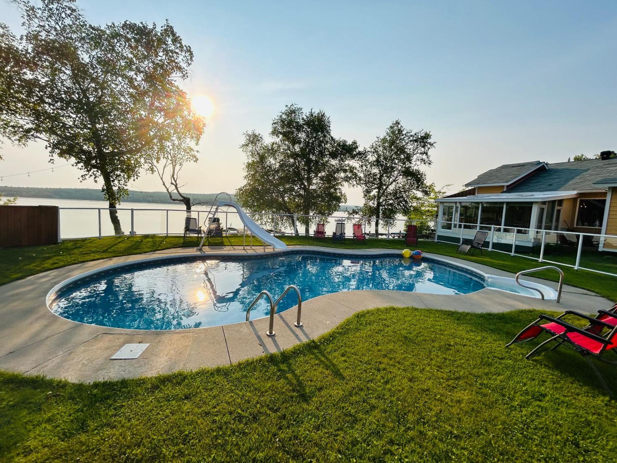 Auberge Et Chalets Sur Le Lac Lac-Mégantic Exterior foto